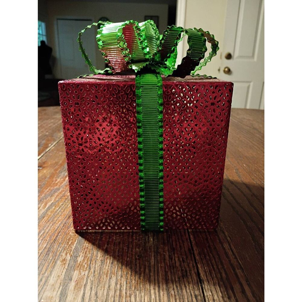 Red Green Christmas Holiday Gift Decoration Decor Metal Lace
